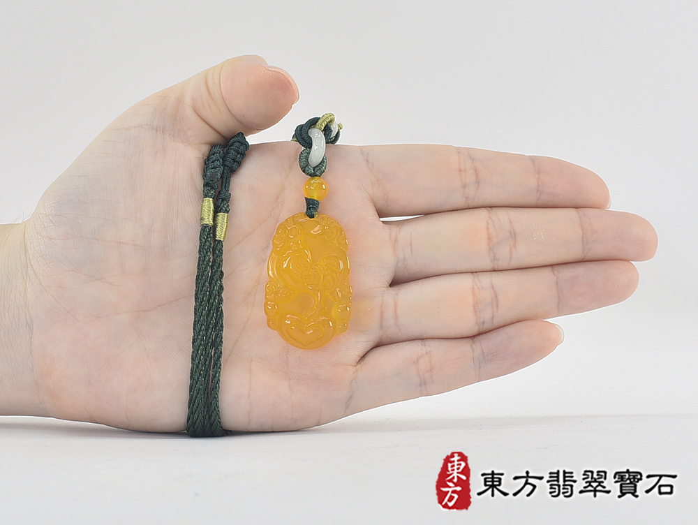 瑪瑙雞項鍊玉珮(金雞報喜、雞祥如意:雞牌瑪瑙雞玉珮、玉髓雞玉墜、雞十二生肖項鍊)。黃瑪瑙玉髓雞,GI079。客製化訂做各種瑪瑙玉髓雞吊墜玉珮項鍊。★附東方翡翠寶石保證卡 5.jpg