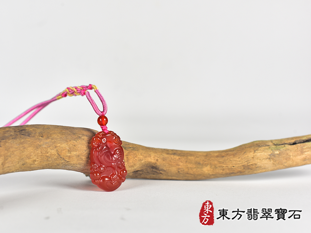 瑪瑙雞項鍊玉珮(金雞報喜、雞祥如意:雞牌瑪瑙雞玉珮、玉髓雞玉墜、雞十二生肖項鍊)。橘帶紅瑪瑙玉髓雞,GI080。客製化訂做各種瑪瑙玉髓雞吊墜玉珮項鍊。★附東方翡翠寶石保證卡 4.jpg