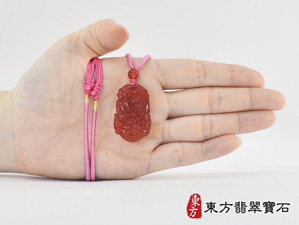 瑪瑙雞項鍊玉珮(金雞報喜、雞祥如意:雞牌瑪瑙雞玉珮、玉髓雞玉墜、雞十二生肖項鍊)。橘帶紅瑪瑙玉髓雞,GI080。客製化訂做各種瑪瑙玉髓雞吊墜玉珮項鍊。★附東方翡翠寶石保證卡 5.jpg