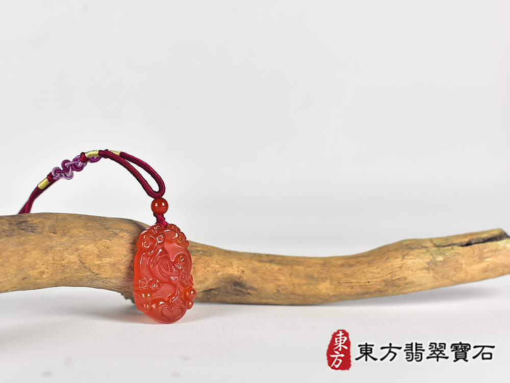 瑪瑙雞項鍊玉珮(金雞報喜、雞祥如意:雞牌瑪瑙雞玉珮、玉髓雞玉墜、雞十二生肖項鍊)。橘帶紅瑪瑙玉髓雞,GI081。客製化訂做各種瑪瑙玉髓雞吊墜玉珮項鍊。★附東方翡翠寶石保證卡 4.jpg