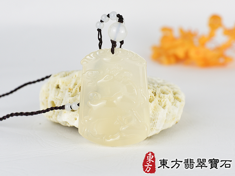 瑪瑙羊項鍊玉珮(羊眉吐氣、洋洋如意:羊牌瑪瑙羊玉珮、玉髓羊玉墜、羊十二生肖項鍊)。橘帶白瑪瑙玉髓羊,GO068。客製化訂做各種瑪瑙玉髓羊吊墜玉珮項鍊。★附東方翡翠寶石保證卡 0.jpg