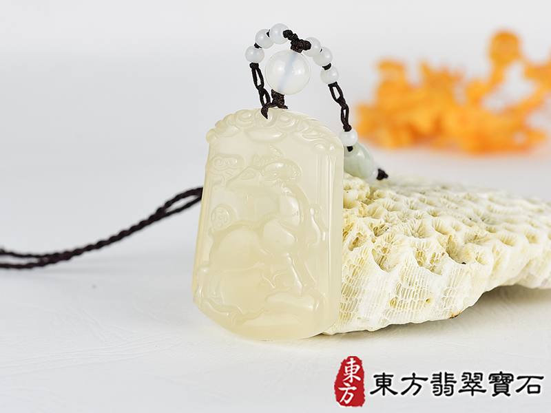 瑪瑙羊項鍊玉珮(羊眉吐氣、洋洋如意:羊牌瑪瑙羊玉珮、玉髓羊玉墜、羊十二生肖項鍊)。橘帶白瑪瑙玉髓羊,GO068。客製化訂做各種瑪瑙玉髓羊吊墜玉珮項鍊。★附東方翡翠寶石保證卡 1.jpg