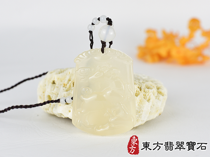 瑪瑙羊項鍊玉珮(羊眉吐氣、洋洋如意:羊牌瑪瑙羊玉珮、玉髓羊玉墜、羊十二生肖項鍊)。橘帶白瑪瑙玉髓羊,GO069。客製化訂做各種瑪瑙玉髓羊吊墜玉珮項鍊。★附東方翡翠寶石保證卡 0.jpg