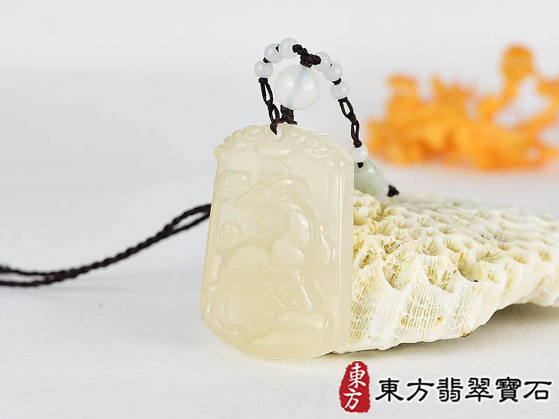 瑪瑙羊項鍊玉珮(羊眉吐氣、洋洋如意:羊牌瑪瑙羊玉珮、玉髓羊玉墜、羊十二生肖項鍊)。橘帶白瑪瑙玉髓羊,GO069。客製化訂做各種瑪瑙玉髓羊吊墜玉珮項鍊。★附東方翡翠寶石保證卡 1.jpg
