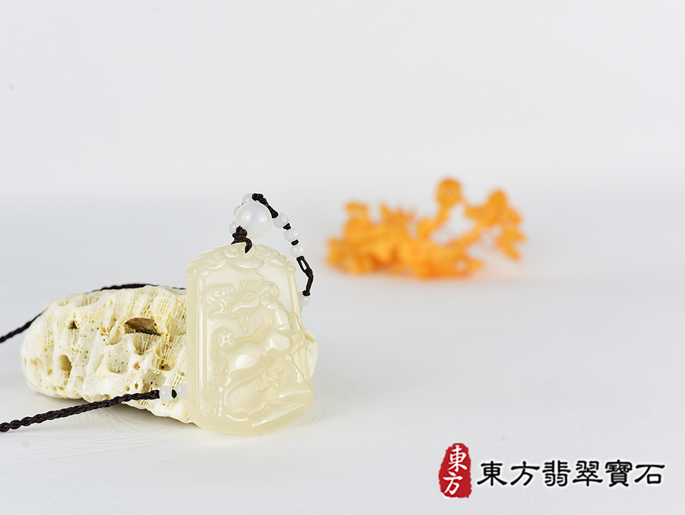 瑪瑙羊項鍊玉珮(羊眉吐氣、洋洋如意:羊牌瑪瑙羊玉珮、玉髓羊玉墜、羊十二生肖項鍊)。橘帶白瑪瑙玉髓羊,GO069。客製化訂做各種瑪瑙玉髓羊吊墜玉珮項鍊。★附東方翡翠寶石保證卡 4.jpg