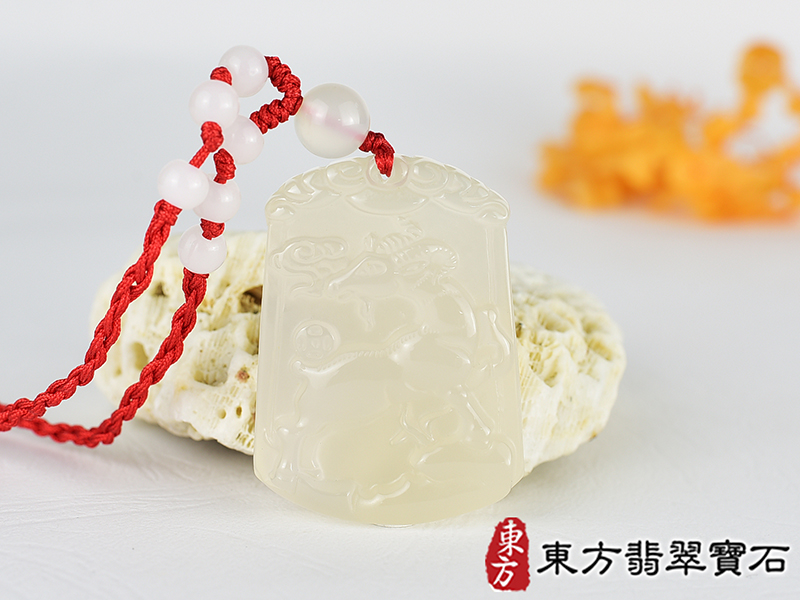 瑪瑙羊項鍊玉珮(羊眉吐氣、洋洋如意:羊牌瑪瑙羊玉珮、玉髓羊玉墜、羊十二生肖項鍊)。橘帶白瑪瑙玉髓羊,GO070。客製化訂做各種瑪瑙玉髓羊吊墜玉珮項鍊。★附東方翡翠寶石保證卡 0.jpg