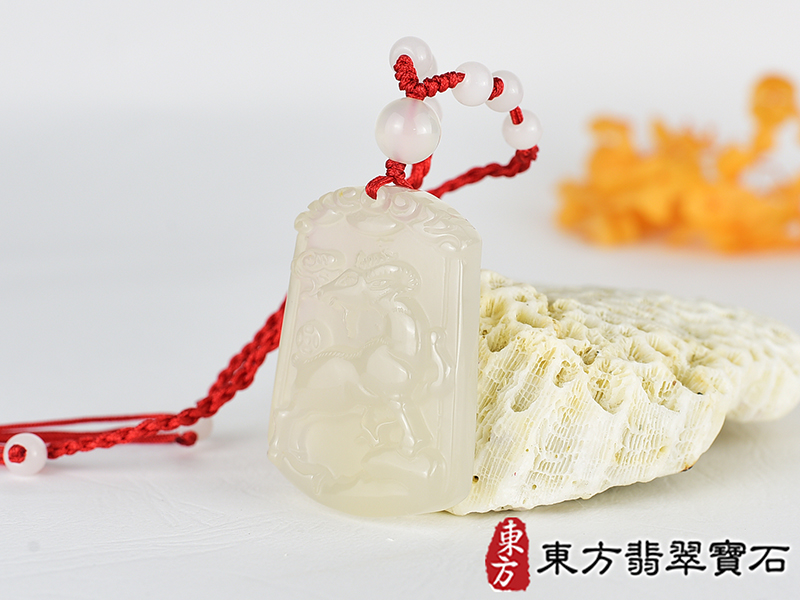瑪瑙羊項鍊玉珮(羊眉吐氣、洋洋如意:羊牌瑪瑙羊玉珮、玉髓羊玉墜、羊十二生肖項鍊)。橘帶白瑪瑙玉髓羊,GO070。客製化訂做各種瑪瑙玉髓羊吊墜玉珮項鍊。★附東方翡翠寶石保證卡 1.jpg