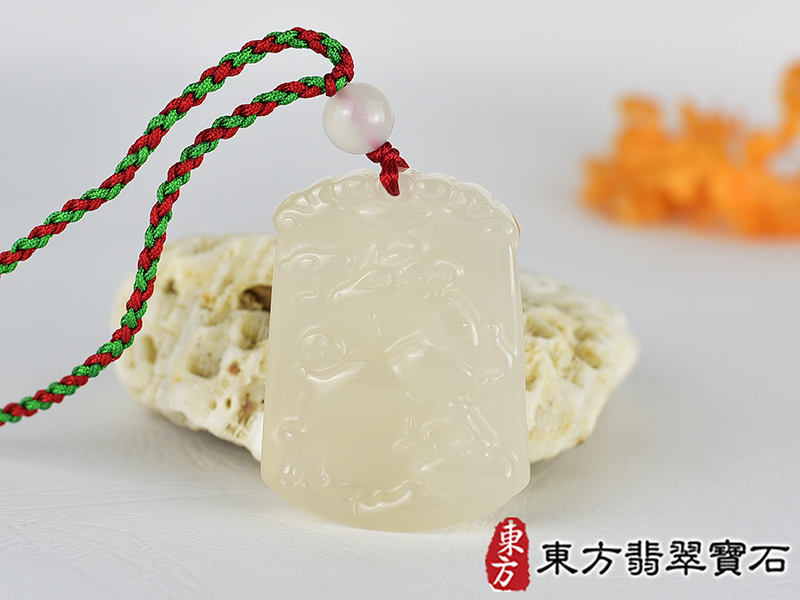 瑪瑙羊項鍊玉珮(羊眉吐氣、洋洋如意:羊牌瑪瑙羊玉珮、玉髓羊玉墜、羊十二生肖項鍊)。橘帶白瑪瑙玉髓羊,GO071。客製化訂做各種瑪瑙玉髓羊吊墜玉珮項鍊。★附東方翡翠寶石保證卡 0.jpg