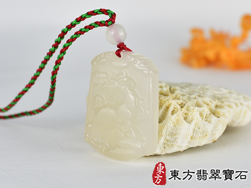 瑪瑙羊項鍊玉珮(羊眉吐氣、洋洋如意:羊牌瑪瑙羊玉珮、玉髓羊玉墜、羊十二生肖項鍊)。橘帶白瑪瑙玉髓羊,GO071。客製化訂做各種瑪瑙玉髓羊吊墜玉珮項鍊。★附東方翡翠寶石保證卡 1.jpg