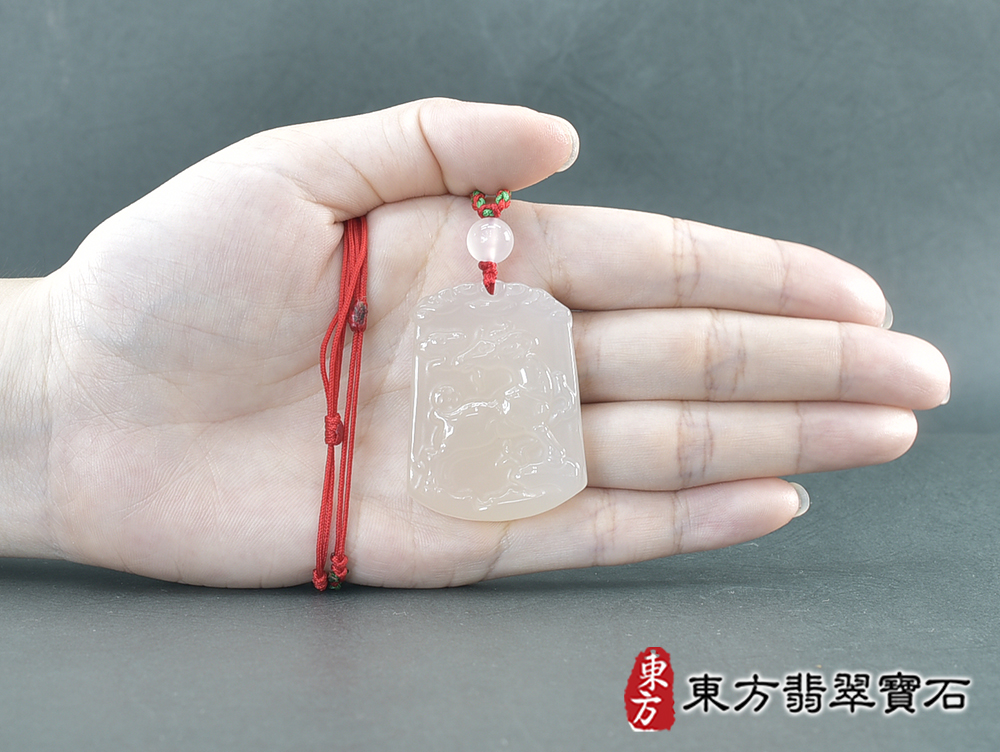 瑪瑙羊項鍊玉珮(羊眉吐氣、洋洋如意:羊牌瑪瑙羊玉珮、玉髓羊玉墜、羊十二生肖項鍊)。橘帶白瑪瑙玉髓羊,GO071。客製化訂做各種瑪瑙玉髓羊吊墜玉珮項鍊。★附東方翡翠寶石保證卡 5.jpg