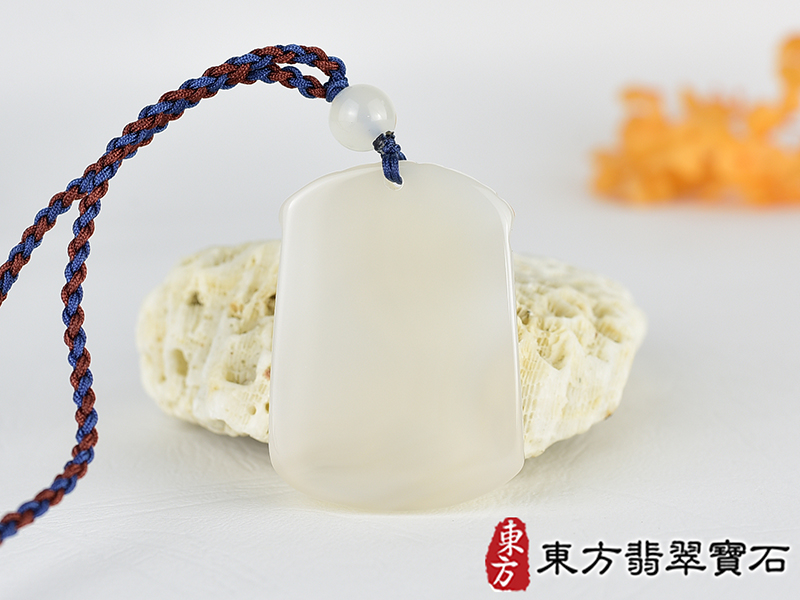 瑪瑙羊項鍊玉珮(羊眉吐氣、洋洋如意:羊牌瑪瑙羊玉珮、玉髓羊玉墜、羊十二生肖項鍊)。橘帶白瑪瑙玉髓羊,GO073。客製化訂做各種瑪瑙玉髓羊吊墜玉珮項鍊。★附東方翡翠寶石保證卡 3.jpg