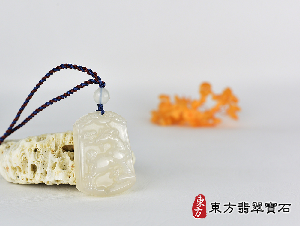 瑪瑙羊項鍊玉珮(羊眉吐氣、洋洋如意:羊牌瑪瑙羊玉珮、玉髓羊玉墜、羊十二生肖項鍊)。橘帶白瑪瑙玉髓羊,GO073。客製化訂做各種瑪瑙玉髓羊吊墜玉珮項鍊。★附東方翡翠寶石保證卡 4.jpg