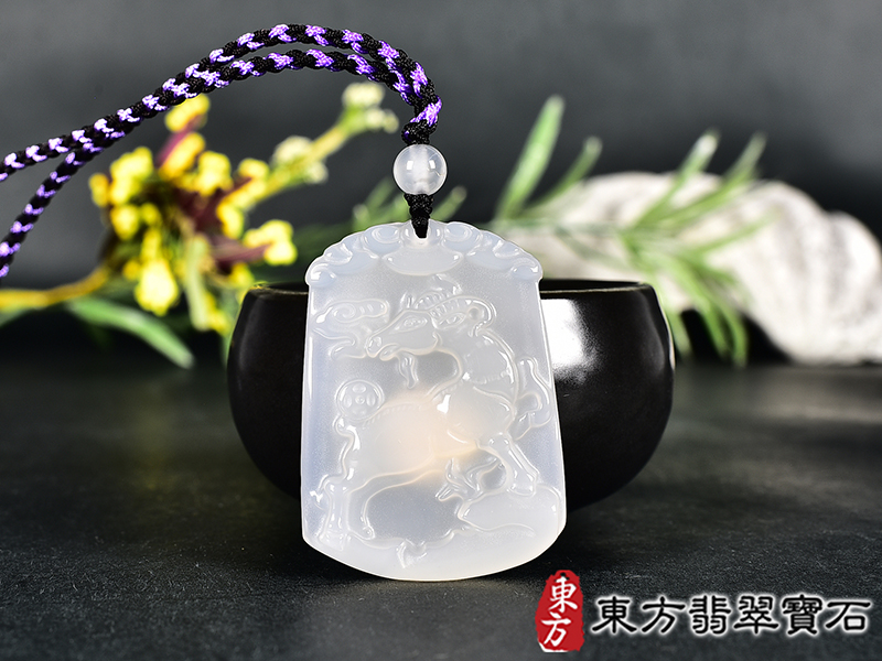 瑪瑙羊項鍊玉珮(羊眉吐氣、洋洋如意:羊牌瑪瑙羊玉珮、玉髓羊玉墜、羊十二生肖項鍊)。橘帶白瑪瑙玉髓羊,GO075。客製化訂做各種瑪瑙玉髓羊吊墜玉珮項鍊。★附東方翡翠寶石保證卡 0.jpg