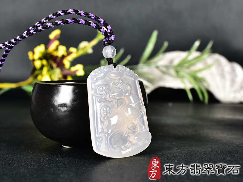 瑪瑙羊項鍊玉珮(羊眉吐氣、洋洋如意:羊牌瑪瑙羊玉珮、玉髓羊玉墜、羊十二生肖項鍊)。橘帶白瑪瑙玉髓羊,GO075。客製化訂做各種瑪瑙玉髓羊吊墜玉珮項鍊。★附東方翡翠寶石保證卡 2.jpg