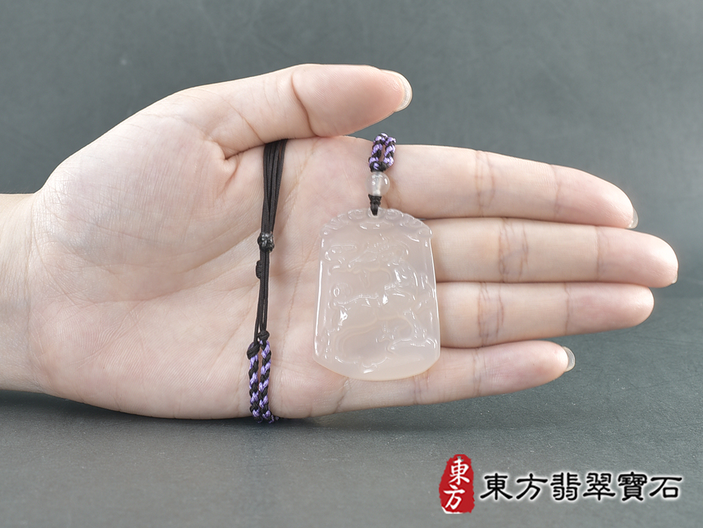 瑪瑙羊項鍊玉珮(羊眉吐氣、洋洋如意:羊牌瑪瑙羊玉珮、玉髓羊玉墜、羊十二生肖項鍊)。橘帶白瑪瑙玉髓羊,GO075。客製化訂做各種瑪瑙玉髓羊吊墜玉珮項鍊。★附東方翡翠寶石保證卡 5.jpg