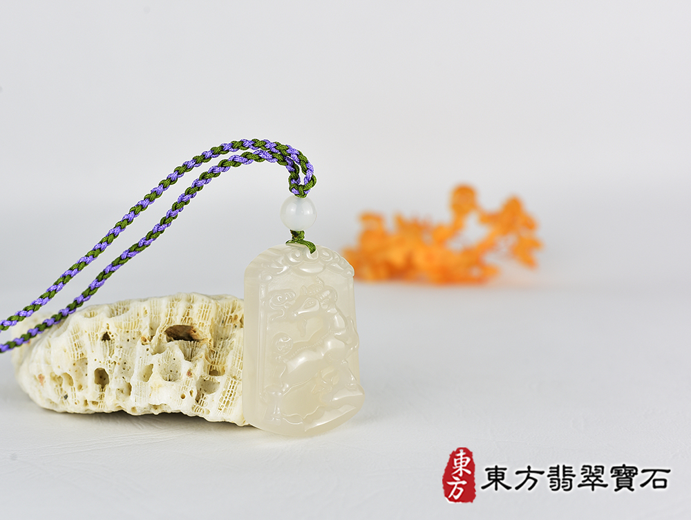 瑪瑙羊項鍊玉珮(羊眉吐氣、洋洋如意:羊牌瑪瑙羊玉珮、玉髓羊玉墜、羊十二生肖項鍊)。白瑪瑙玉髓羊,GO076。客製化訂做各種瑪瑙玉髓羊吊墜玉珮項鍊。★附東方翡翠寶石保證卡 4.jpg
