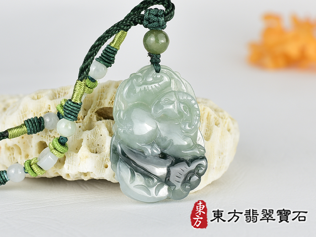 翡翠羊項鍊玉珮(羊眉吐氣、洋洋如意:羊牌A貨翡翠羊玉珮、緬甸玉羊玉墜、羊十二生肖項鍊)。淡綠加淺紫糯種羊,GO077。客製化訂做各種翡翠羊吊墜玉珮項鍊。★附A貨翡翠雙證書 2.jpg