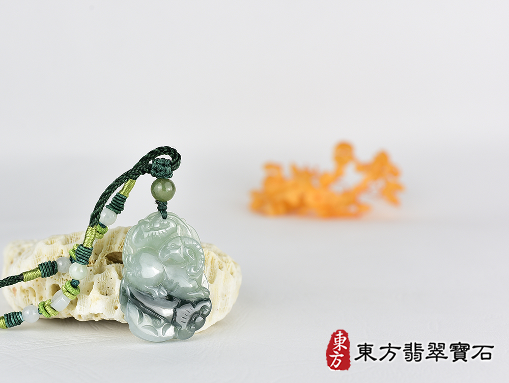 翡翠羊項鍊玉珮(羊眉吐氣、洋洋如意:羊牌A貨翡翠羊玉珮、緬甸玉羊玉墜、羊十二生肖項鍊)。淡綠加淺紫糯種羊,GO077。客製化訂做各種翡翠羊吊墜玉珮項鍊。★附A貨翡翠雙證書 4.jpg