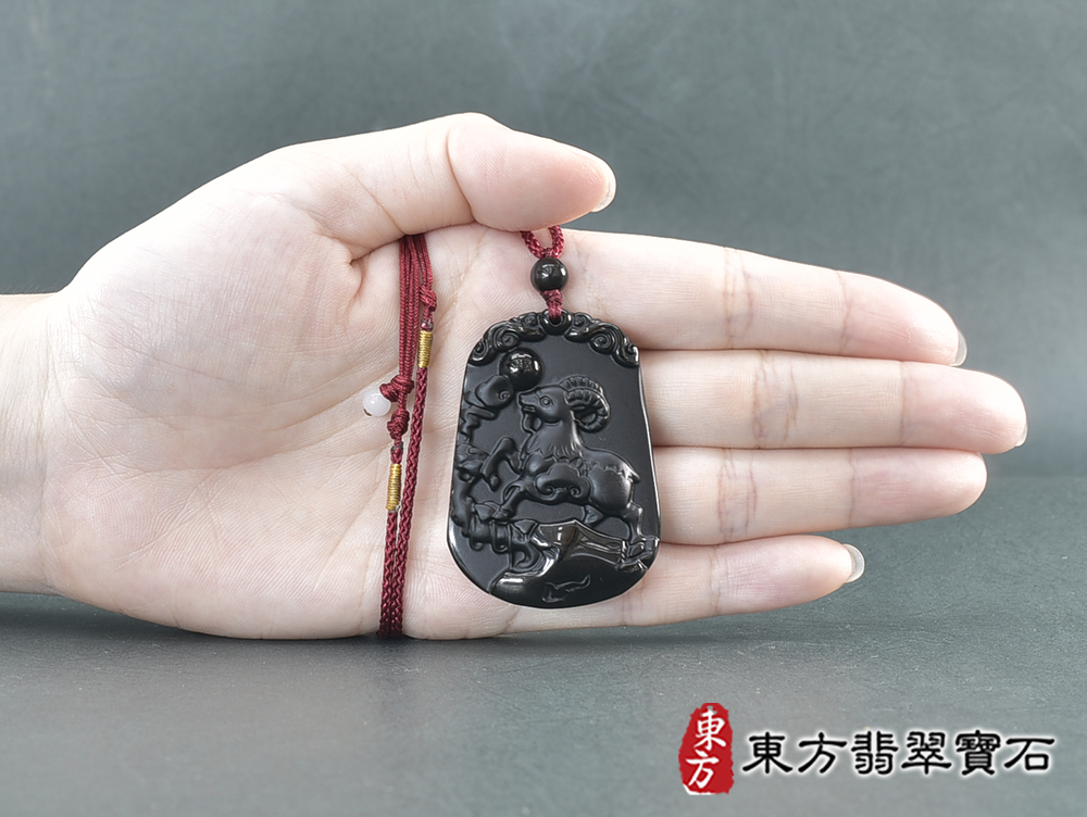 黑曜石羊項鍊玉珮(羊眉吐氣、洋洋如意:羊牌黑曜石羊玉珮、黑曜石羊玉墜、羊十二生肖項鍊)。黑曜石羊,GO079。客製化訂做各種黑曜石羊吊墜玉珮項鍊。★附東方翡翠寶石保證卡 5.jpg