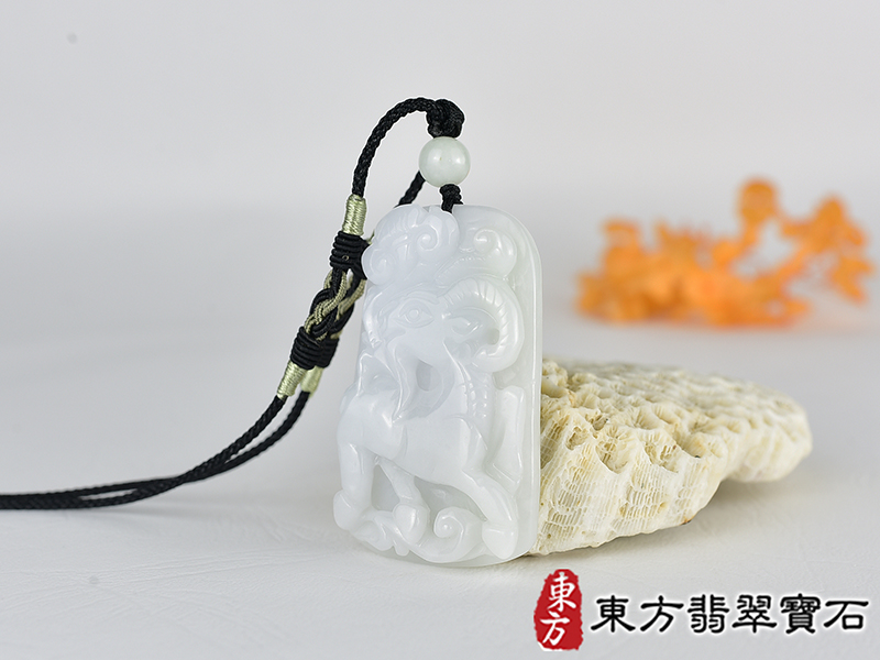 翡翠羊項鍊玉珮(羊眉吐氣、洋洋如意:羊牌A貨翡翠羊玉珮、緬甸玉羊玉墜、羊十二生肖項鍊)。淡綠加淺紫糯種羊,GO083。客製化訂做各種翡翠羊吊墜玉珮項鍊。★附A貨翡翠雙證書 1.jpg