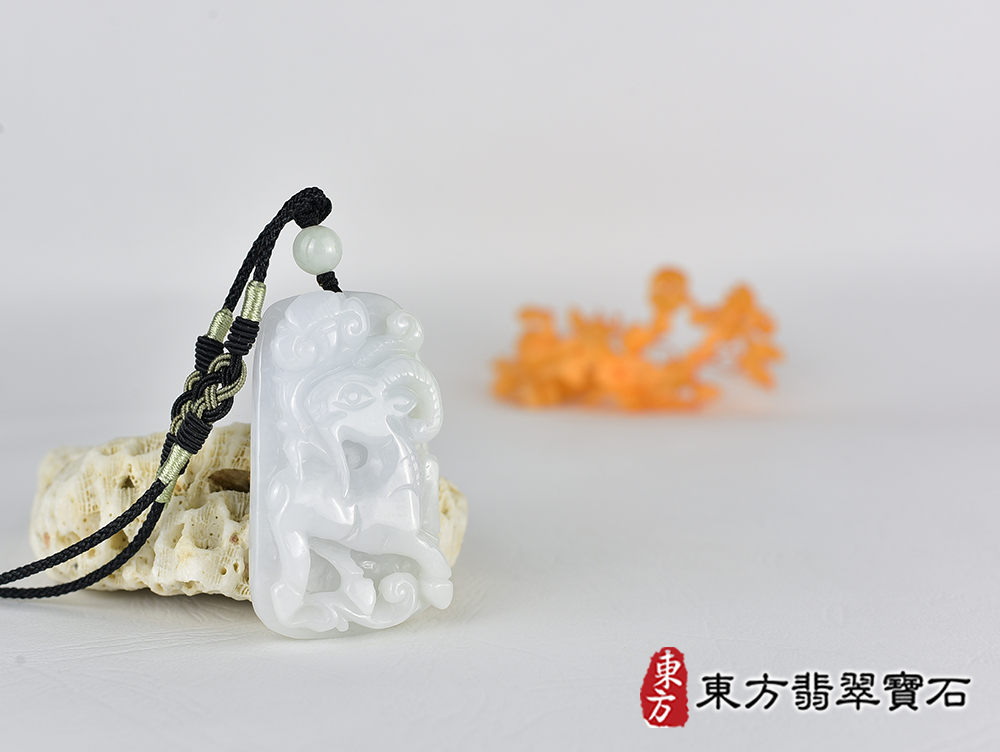 翡翠羊項鍊玉珮(羊眉吐氣、洋洋如意:羊牌A貨翡翠羊玉珮、緬甸玉羊玉墜、羊十二生肖項鍊)。淡綠加淺紫糯種羊,GO083。客製化訂做各種翡翠羊吊墜玉珮項鍊。★附A貨翡翠雙證書 4.jpg