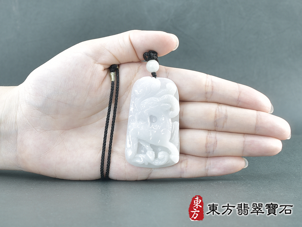 翡翠羊項鍊玉珮(羊眉吐氣、洋洋如意:羊牌A貨翡翠羊玉珮、緬甸玉羊玉墜、羊十二生肖項鍊)。淡綠加淺紫糯種羊,GO083。客製化訂做各種翡翠羊吊墜玉珮項鍊。★附A貨翡翠雙證書 5.jpg