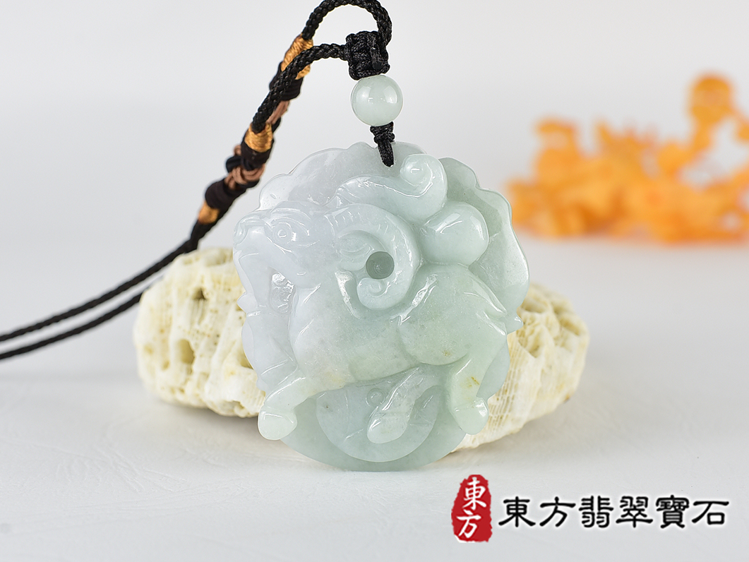 翡翠羊項鍊玉珮(羊眉吐氣、洋洋如意:羊牌A貨翡翠羊玉珮、緬甸玉羊玉墜、羊十二生肖項鍊)。淡綠加淺紫糯種羊,GO084。客製化訂做各種翡翠羊吊墜玉珮項鍊。★附A貨翡翠雙證書 0.jpg