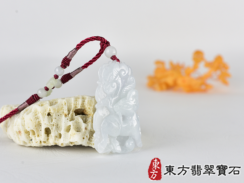 翡翠羊項鍊玉珮(羊眉吐氣、洋洋如意:羊牌A貨翡翠羊玉珮、緬甸玉羊玉墜、羊十二生肖項鍊)。淡綠加淺紫糯種羊,GO085。客製化訂做各種翡翠羊吊墜玉珮項鍊。★附A貨翡翠雙證書 1.jpg