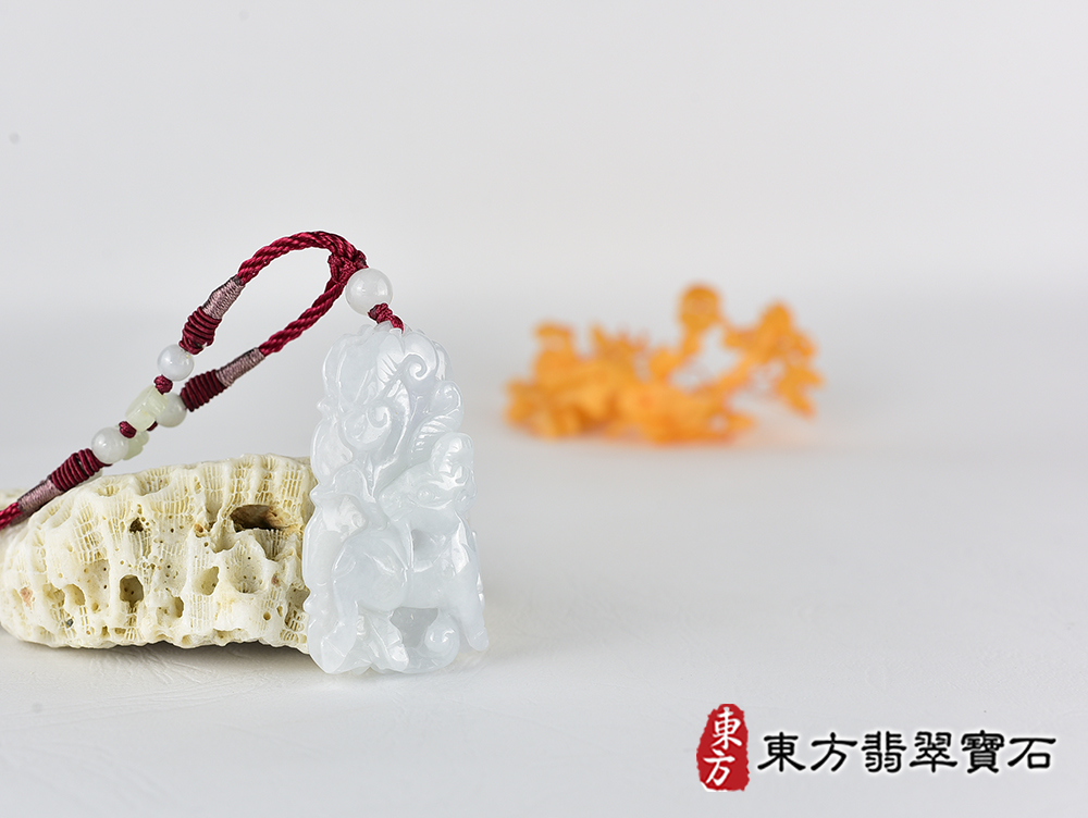 翡翠羊項鍊玉珮(羊眉吐氣、洋洋如意:羊牌A貨翡翠羊玉珮、緬甸玉羊玉墜、羊十二生肖項鍊)。淡綠加淺紫糯種羊,GO085。客製化訂做各種翡翠羊吊墜玉珮項鍊。★附A貨翡翠雙證書 4.jpg