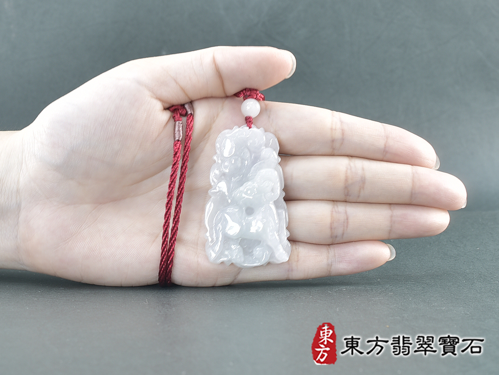 翡翠羊項鍊玉珮(羊眉吐氣、洋洋如意:羊牌A貨翡翠羊玉珮、緬甸玉羊玉墜、羊十二生肖項鍊)。淡綠加淺紫糯種羊,GO085。客製化訂做各種翡翠羊吊墜玉珮項鍊。★附A貨翡翠雙證書 5.jpg