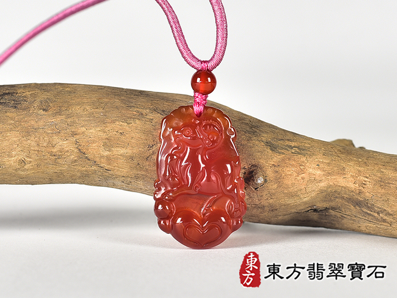 瑪瑙羊項鍊玉珮(羊眉吐氣、洋洋如意:羊牌瑪瑙羊玉珮、玉髓羊玉墜、羊十二生肖項鍊)。橘帶紅瑪瑙玉髓羊,GO086。客製化訂做各種瑪瑙玉髓羊吊墜玉珮項鍊。★附東方翡翠寶石保證卡 0.jpg
