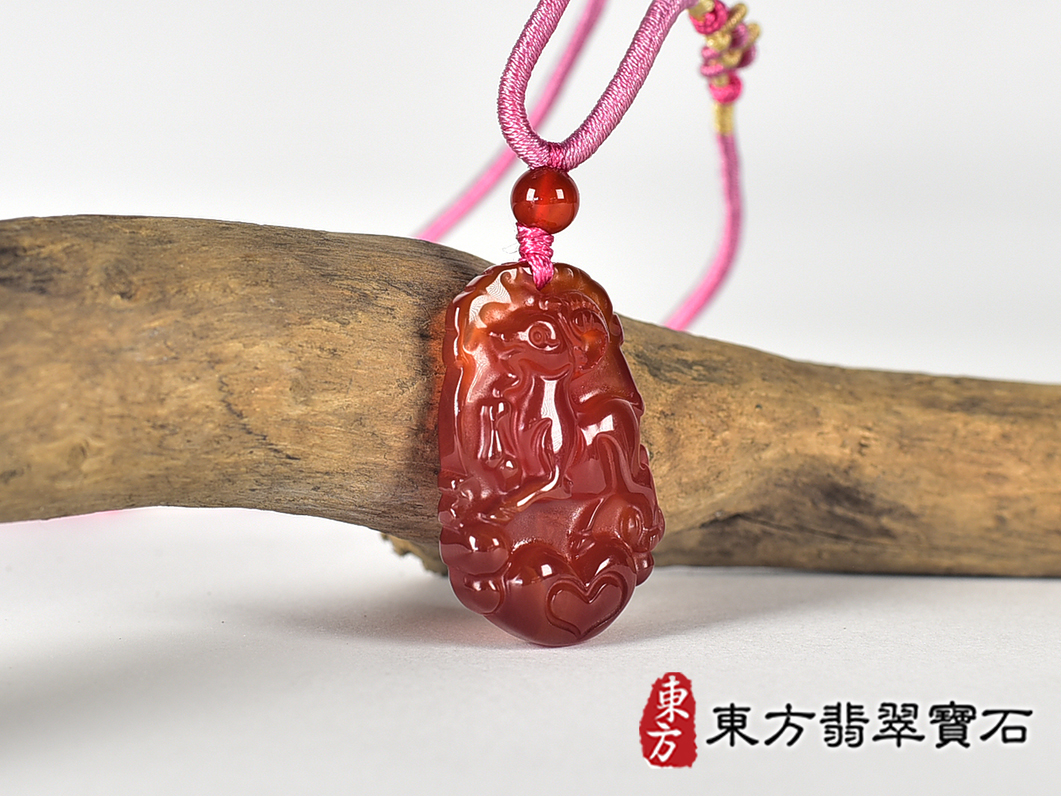 瑪瑙羊項鍊玉珮(羊眉吐氣、洋洋如意:羊牌瑪瑙羊玉珮、玉髓羊玉墜、羊十二生肖項鍊)。橘帶紅瑪瑙玉髓羊,GO086。客製化訂做各種瑪瑙玉髓羊吊墜玉珮項鍊。★附東方翡翠寶石保證卡 2.jpg