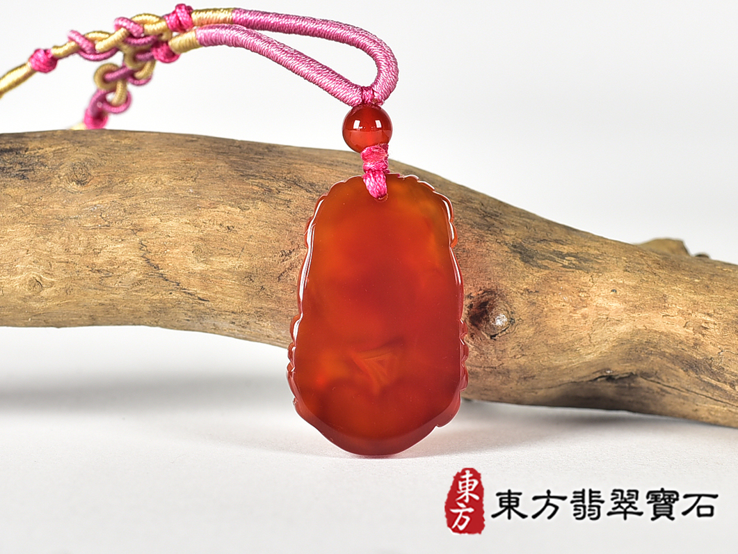 瑪瑙羊項鍊玉珮(羊眉吐氣、洋洋如意:羊牌瑪瑙羊玉珮、玉髓羊玉墜、羊十二生肖項鍊)。橘帶紅瑪瑙玉髓羊,GO086。客製化訂做各種瑪瑙玉髓羊吊墜玉珮項鍊。★附東方翡翠寶石保證卡 3.jpg