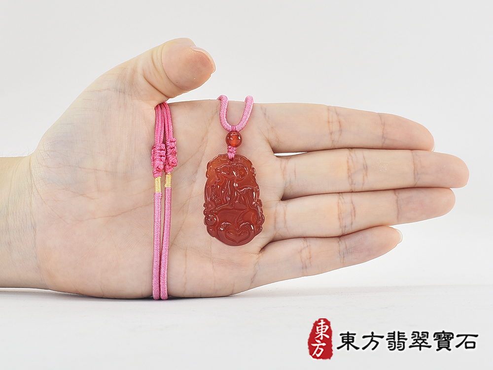 瑪瑙羊項鍊玉珮(羊眉吐氣、洋洋如意:羊牌瑪瑙羊玉珮、玉髓羊玉墜、羊十二生肖項鍊)。橘帶紅瑪瑙玉髓羊,GO086。客製化訂做各種瑪瑙玉髓羊吊墜玉珮項鍊。★附東方翡翠寶石保證卡 5.jpg