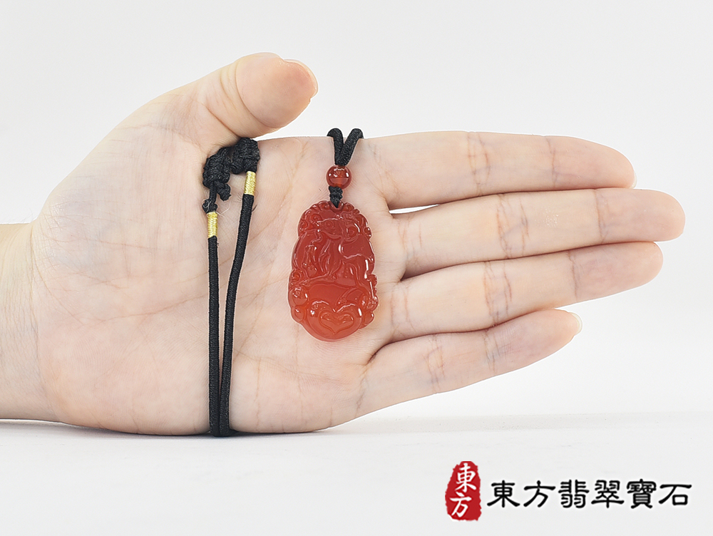瑪瑙羊項鍊玉珮(羊眉吐氣、洋洋如意:羊牌瑪瑙羊玉珮、玉髓羊玉墜、羊十二生肖項鍊)。橘帶紅瑪瑙玉髓羊,GO087。客製化訂做各種瑪瑙玉髓羊吊墜玉珮項鍊。★附東方翡翠寶石保證卡 5.jpg