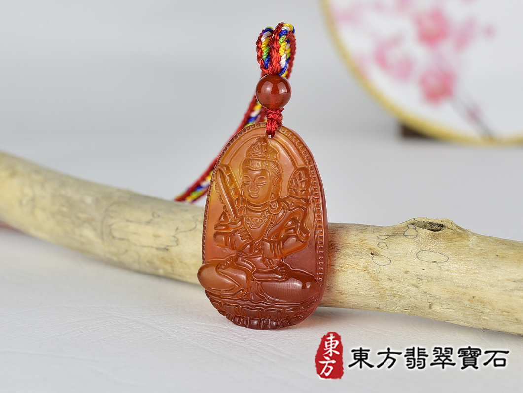 紅瑪瑙虛空藏菩薩項鍊玉珮(虛空藏菩薩:虛空藏菩薩牌紅瑪瑙虛空藏菩薩玉珮、紅瑪瑙虛空藏菩薩玉墜)。紅瑪瑙虛空藏菩薩,GY2157。客製化訂做各種紅瑪瑙虛空藏菩薩吊墜玉珮項鍊。★附東方翡翠寶石保證卡 1.jpg