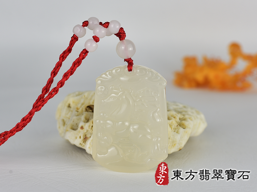 瑪瑙馬項鍊玉珮(馬到成功帶如意:馬牌瑪瑙馬玉珮、玉髓馬玉墜、馬十二生肖項鍊)。黃瑪瑙玉髓馬,HO078。客製化訂做各種瑪瑙玉髓馬吊墜玉珮項鍊。★附東方翡翠寶石保證卡 0.jpg