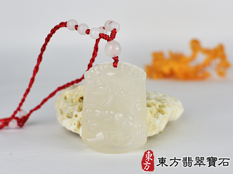 瑪瑙馬項鍊玉珮(馬到成功帶如意:馬牌瑪瑙馬玉珮、玉髓馬玉墜、馬十二生肖項鍊)。黃瑪瑙玉髓馬,HO079。客製化訂做各種瑪瑙玉髓馬吊墜玉珮項鍊。★附東方翡翠寶石保證卡 0.jpg