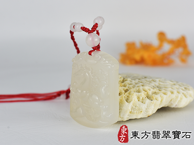 瑪瑙馬項鍊玉珮(馬到成功帶如意:馬牌瑪瑙馬玉珮、玉髓馬玉墜、馬十二生肖項鍊)。黃瑪瑙玉髓馬,HO079。客製化訂做各種瑪瑙玉髓馬吊墜玉珮項鍊。★附東方翡翠寶石保證卡 1.jpg