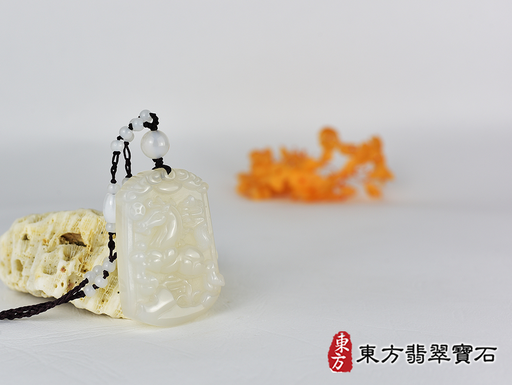 瑪瑙馬項鍊玉珮(馬到成功帶如意:馬牌瑪瑙馬玉珮、玉髓馬玉墜、馬十二生肖項鍊)。黃瑪瑙玉髓馬,HO081。客製化訂做各種瑪瑙玉髓馬吊墜玉珮項鍊。★附東方翡翠寶石保證卡 4.jpg