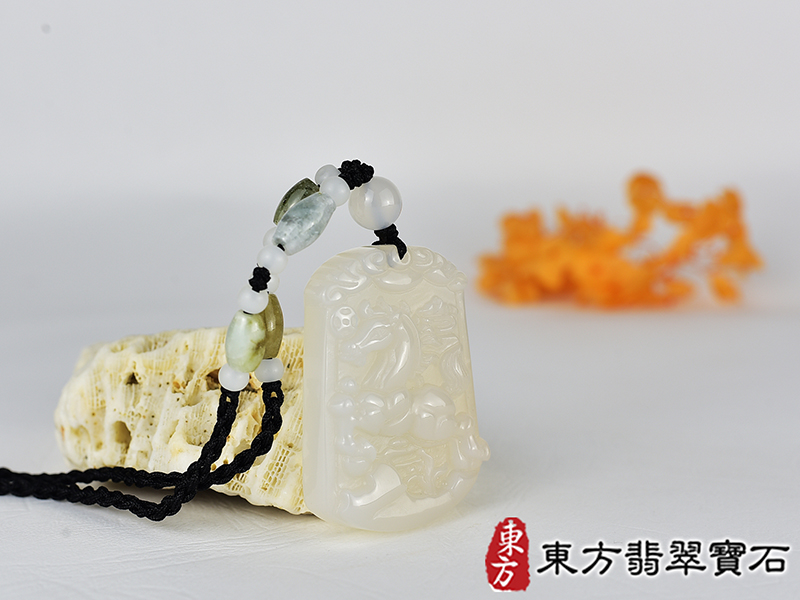 瑪瑙馬項鍊玉珮(馬到成功帶如意:馬牌瑪瑙馬玉珮、玉髓馬玉墜、馬十二生肖項鍊)。黃瑪瑙玉髓馬,HO082。客製化訂做各種瑪瑙玉髓馬吊墜玉珮項鍊。★附東方翡翠寶石保證卡 2.jpg