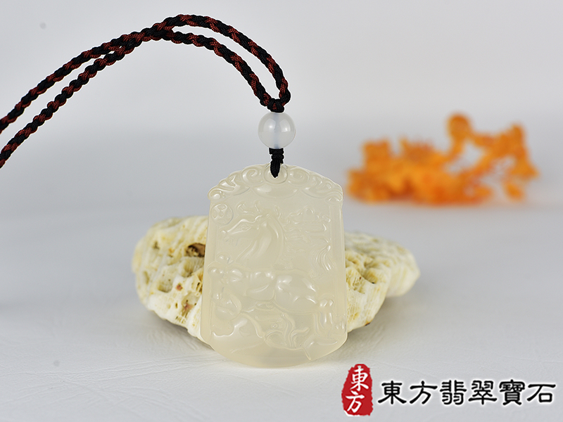 瑪瑙馬項鍊玉珮(馬到成功帶如意:馬牌瑪瑙馬玉珮、玉髓馬玉墜、馬十二生肖項鍊)。黃瑪瑙玉髓馬,HO083。客製化訂做各種瑪瑙玉髓馬吊墜玉珮項鍊。★附東方翡翠寶石保證卡 0.jpg