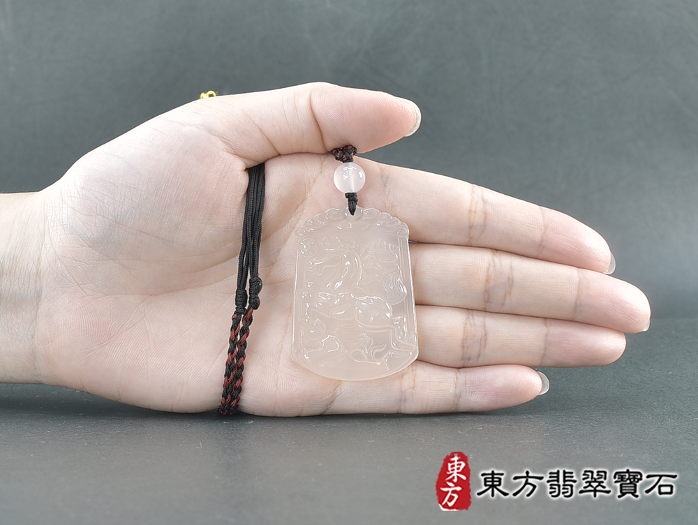 瑪瑙馬項鍊玉珮(馬到成功帶如意:馬牌瑪瑙馬玉珮、玉髓馬玉墜、馬十二生肖項鍊)。黃瑪瑙玉髓馬,HO083。客製化訂做各種瑪瑙玉髓馬吊墜玉珮項鍊。★附東方翡翠寶石保證卡 5.jpg