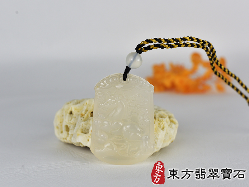 瑪瑙馬項鍊玉珮(馬到成功帶如意:馬牌瑪瑙馬玉珮、玉髓馬玉墜、馬十二生肖項鍊)。黃瑪瑙玉髓馬,HO084。客製化訂做各種瑪瑙玉髓馬吊墜玉珮項鍊。★附東方翡翠寶石保證卡 0.jpg