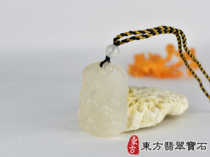 瑪瑙馬項鍊玉珮(馬到成功帶如意:馬牌瑪瑙馬玉珮、玉髓馬玉墜、馬十二生肖項鍊)。黃瑪瑙玉髓馬,HO084。客製化訂做各種瑪瑙玉髓馬吊墜玉珮項鍊。★附東方翡翠寶石保證卡 1.jpg