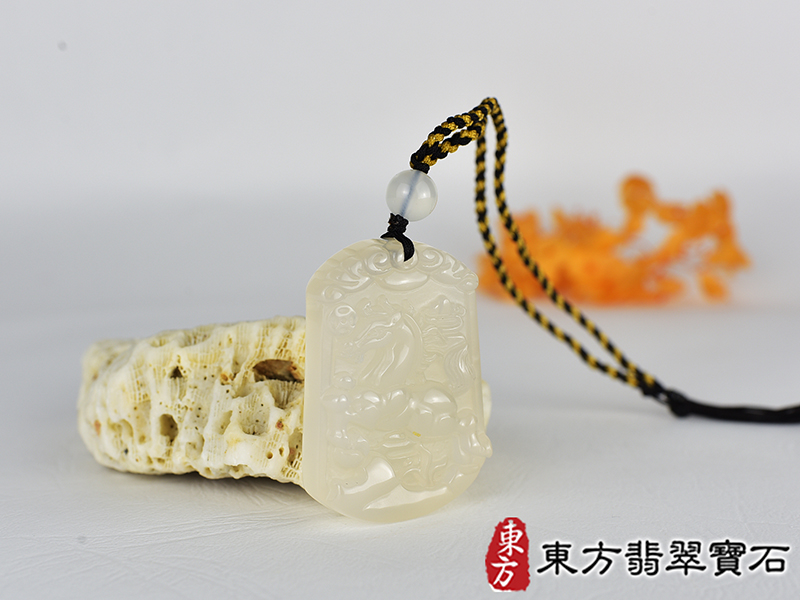 瑪瑙馬項鍊玉珮(馬到成功帶如意:馬牌瑪瑙馬玉珮、玉髓馬玉墜、馬十二生肖項鍊)。黃瑪瑙玉髓馬,HO084。客製化訂做各種瑪瑙玉髓馬吊墜玉珮項鍊。★附東方翡翠寶石保證卡 2.jpg
