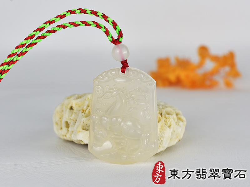 瑪瑙馬項鍊玉珮(馬到成功帶如意:馬牌瑪瑙馬玉珮、玉髓馬玉墜、馬十二生肖項鍊)。黃瑪瑙玉髓馬,HO086。客製化訂做各種瑪瑙玉髓馬吊墜玉珮項鍊。★附東方翡翠寶石保證卡 0.jpg