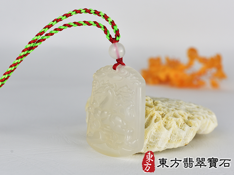 瑪瑙馬項鍊玉珮(馬到成功帶如意:馬牌瑪瑙馬玉珮、玉髓馬玉墜、馬十二生肖項鍊)。黃瑪瑙玉髓馬,HO086。客製化訂做各種瑪瑙玉髓馬吊墜玉珮項鍊。★附東方翡翠寶石保證卡 1.jpg