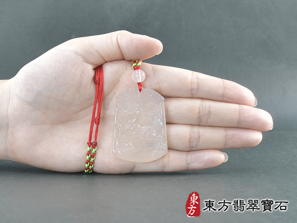 瑪瑙馬項鍊玉珮(馬到成功帶如意:馬牌瑪瑙馬玉珮、玉髓馬玉墜、馬十二生肖項鍊)。黃瑪瑙玉髓馬,HO086。客製化訂做各種瑪瑙玉髓馬吊墜玉珮項鍊。★附東方翡翠寶石保證卡 5.jpg