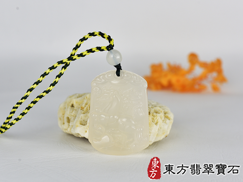 瑪瑙馬項鍊玉珮(馬到成功帶如意:馬牌瑪瑙馬玉珮、玉髓馬玉墜、馬十二生肖項鍊)。黃瑪瑙玉髓馬,HO087。客製化訂做各種瑪瑙玉髓馬吊墜玉珮項鍊。★附東方翡翠寶石保證卡 0.jpg